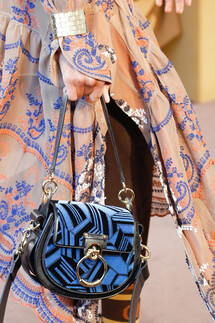 Details Chloé Fall 2018 Ready-to-Wear , Детали коллекции Хлоя осень зима 2018 , Fashion show , неделя моды в Париже , PFW , Paris Fashion Week , Mainstyles